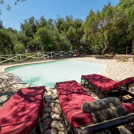 Hotel Antica Masseria Rottacapozza 4*